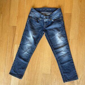 Guess Jeans, Capris, Low Rise, Stretch, Size 24